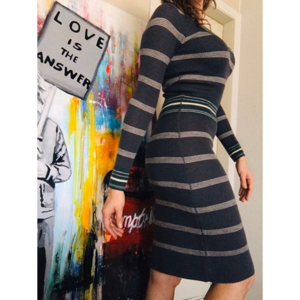 Vintage casual dress one size. 100% wool .